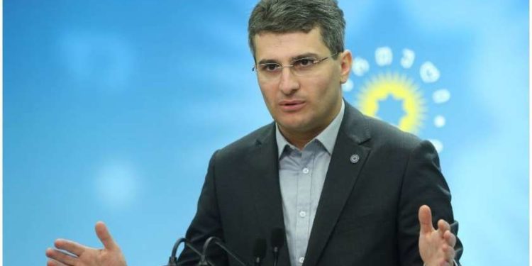 მამუკა მდინარაძე: ლავროვს არავინ ეკითხება ქართული სახელმწიფო რა კურსს აიღებს