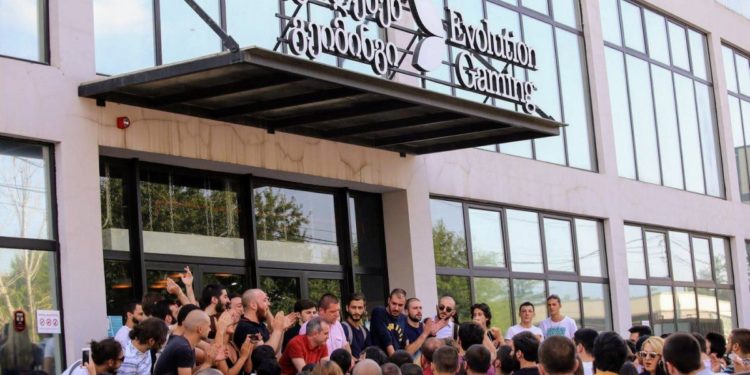 „ევოლუშენ ჯორჯიას“ უკანონოდ გათავისუფლებული თანამშრომლისთვის 110 796 ლარის გადახდა დაეკისრა – პროფკავშირები