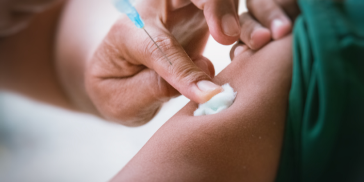 ვაქცინაციის სანაცვლოდ, 200-ლარიან წახალისებას 50 წელს ზემოთ პირებიც მიიღებენ