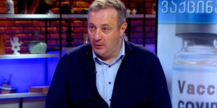 ზაფხულში მძიმე პანდემიური მოლოდინებისგან გავთავისუფლდებით, „ომიკრონი“ დასასრულის დასაწყისია – აკაკი ზოიძე