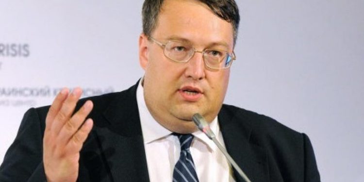 “რუსული გემი ზმეინის კუნძულის გარნიზონს ჩაბარებას სთავაზობდა… გავუშვით სამ ასოზე” | გერაშჩენკო