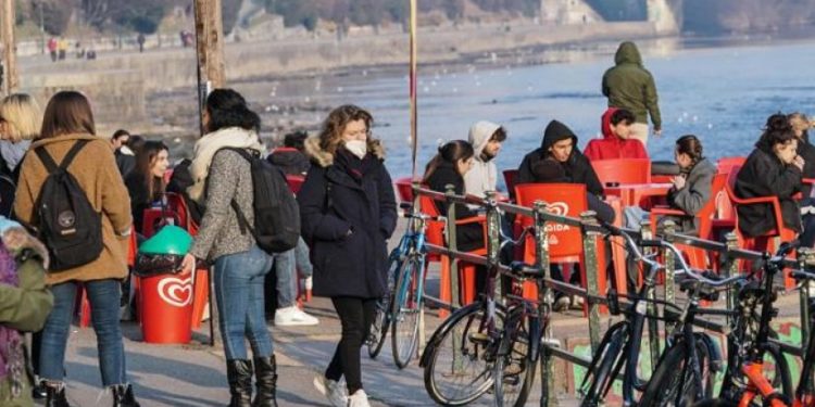 იტალიაში, ქუჩაში პირბადის სავალდებულო ტარება იხსნება