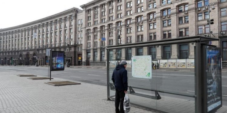 კიევში 08:00 საათიდან მეტრო მუშაობას დაიწყებს, სასურსათო მაღაზიები ჩვეულ რეჟიმს დაუბრუნდებიან