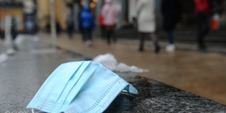 ღია სივრცეში პირბადის ტარების ვალდებულება უქმდება  