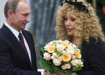 ალა პუგაჩოვამ რუსეთი, ოჯახთან ერთად, კერძო თვითმფრინავით დატოვა 