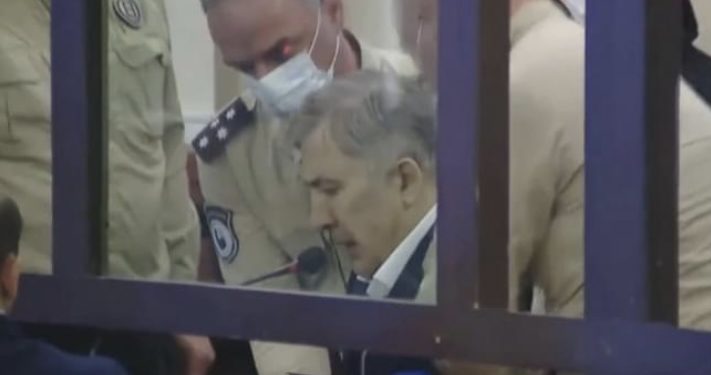 მიხეილ სააკაშვილი სასამართლო დარბაზში შეუძლოდ გახდა – პროცესი შეწყდა  