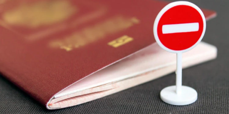 ქართველი კაცი, რომელიც გერმანიაში მყოფ ცოლს მუქარის შეტყობინებებს უგზავნიდა, ქვეყანაში არ შეუშვეს 