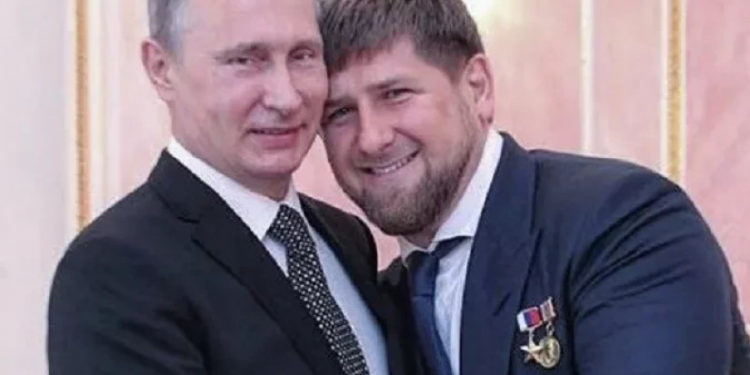 „ის ყველაფერში სამაგალითოა დონ“ – კადიროვი ახალგაზრდებს ურჩევს პუტინს მიბაძონ