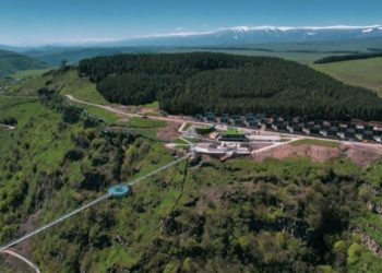 საქართველოში პირველად, კანიონზე 240 მეტრის სიმაღლეზე გადაჭიმული მინის ხიდი იხსნება  