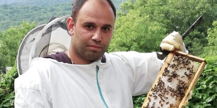 “პატრიარქისგან საჩუქრად მივიღე ერთი ოჯახი ფუტკარი, აქედან დავიწყე ჩემი მეფუტკრეობა” – გიორგი იონათამაშვილი