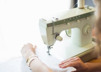 რუსთავში ქალი საკერავი მანქანის ხმამ შეაწუხა და სამკერვალოს უჩივლა