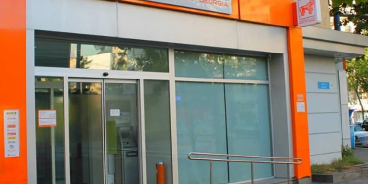 ბათუმში შეიარაღებული კაცი საქართველოს ბანკის ფილიალში შეიჭრა და მძევლების აყვანა სცადა 