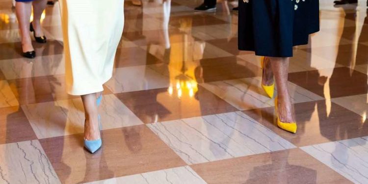 კულება: უკრაინისა და აშშ-ის პირველი ლედების ყვითელი და ლურჯი ფეხსაცმლები კიდევ ერთი დადასტურებაა, რომ უკრაინა და აშშ ყველა გაგებით ერთ ტალღაზე არიან 