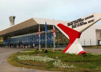 ქუთაისის აეროპორტიდან მგზავრი ვარშავის ნაცვლად, აბუ-დაბიში აღმოჩნდა | ქალი პოლონეთში დააბრუნეს