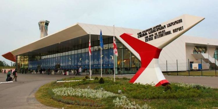 ქუთაისის აეროპორტიდან მგზავრი ვარშავის ნაცვლად, აბუ-დაბიში აღმოჩნდა | ქალი პოლონეთში დააბრუნეს