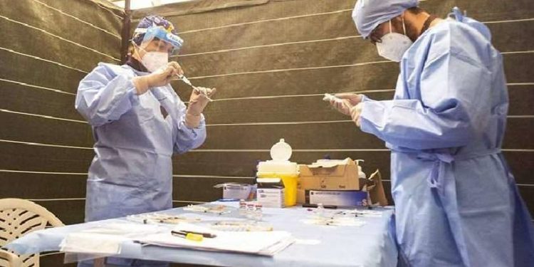 ისტორიაში პირველად ადამიანს ერთდროულად COVID-19, მაიმუნის ყვავილი და აივ-ინფექცია დაუდგინდა