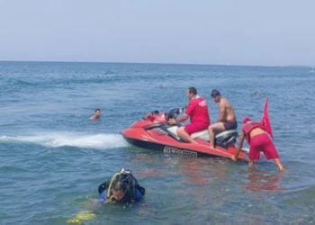 ბიჭი, რომელსაც ზღვაში ეძებდნენ, მაშველებმა ცოცხალი ამოიყვანეს