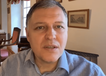 მთელი წლის ნაშრომის ერთ დღეში დახარჯვა ბათუმში.. ფულით ნაყიდი მოძღვრები.. ვალით გადახდილი ქორწილი – ფხაკაძე „ქართულ სამწუხარო რეალობაზე“