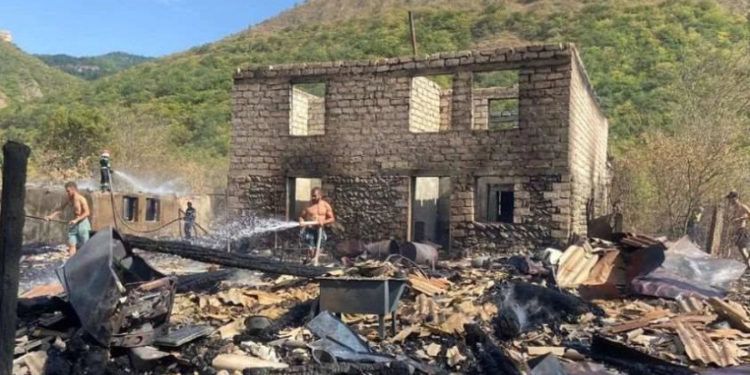 ქარელში, მთვრალმა კაცმა ნაგვის დაწვის დროს ექვსი სახლი და ხეხილის ბაღები გადაწვა