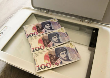 თბილისში, კაცი სახლში ყალბ 100 ლარიანებს ამზადებდა და სავაჭრო ქსელში ასაღებდა 