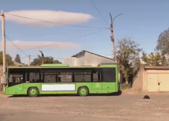 „ბავშვი ავტობუსის ქვემოთ იდგა, მძღოლი ვერ დაინახავდა…“ – რას ამბობენ რუსთავში მომხდარ ტრაგედიაზე  