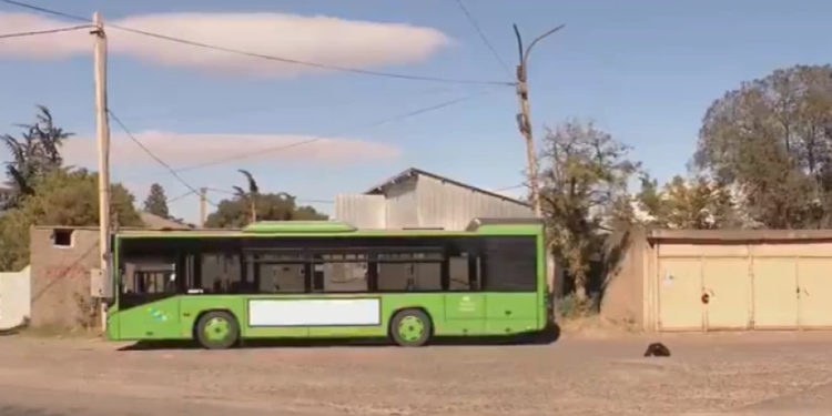 „ბავშვი ავტობუსის ქვემოთ იდგა, მძღოლი ვერ დაინახავდა…“ – რას ამბობენ რუსთავში მომხდარ ტრაგედიაზე
