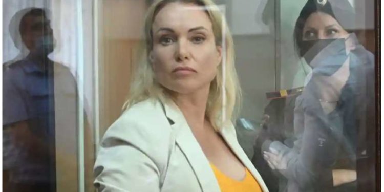 რუსეთმა ჟურნალისტ მარინა ოვსიანიკოვაზე ძებნა გამოაცხადა