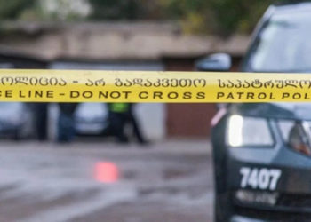 ოჯახური სკანდალი – რძალი ამტკიცებს, რომ დედამთილმა მეორე სართულიდან გადააგდო