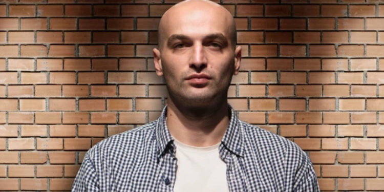 „მთელი ქუთაისი გლოვობს“ – ახალგაზრდა მსახიობი რეზი ქაროსანიძე გარდაცვლილი იპოვეს