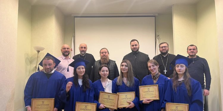 დავითიანნი სკოლებთან ურთიერთობის ახალ ეტაპზე გადადის და ტრენერების გადამზადებას იწყებს