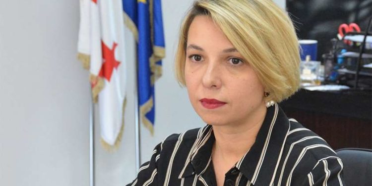 „ძვირფასო „ფეისბუქ“ მეგობრებო, ჩემი პოსტების მოწონების გამო თქვენი უფროსები პრობლემებს თუ შეგიქმნიან, მომწერეთ“ – ნინო ლომჯარია