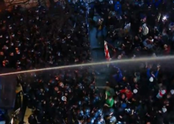 აქციის მონაწილეების წინააღმდეგ წყლის ჭავლი გამოიყენეს