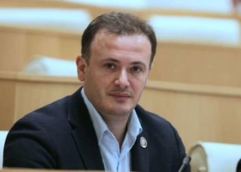 ქალბატონო ფოტიგა, რასა, ბატონო კუბილიუს, ვინც თქვენ მედიადევნილად გამოგვიცხადეთ, თურმე თქვენსავე პენსიონრებს ძარცვავს – ზარქუა