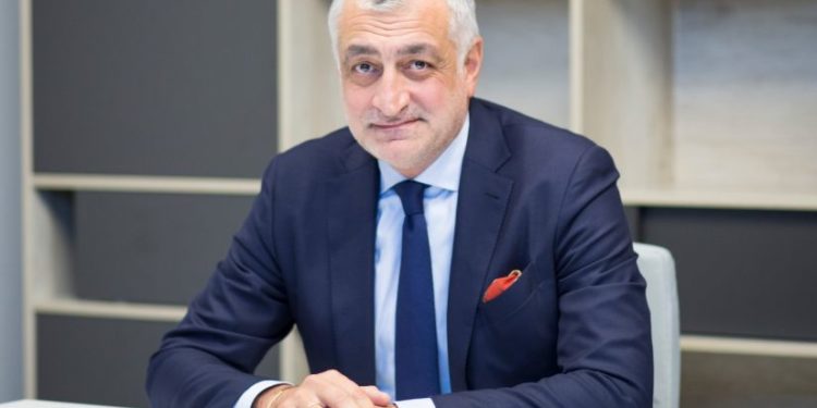 “ჩემი პირველი შენატანი 100 000 ლარი იქნება” – ხაზარაძე აქონდროპლაზიის დიაგნოზის მქონე ბავშვების დახმარების ფონდის შექმნის ინიციატივით გამოდის