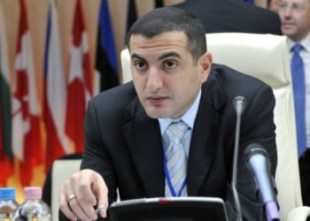 უარს ვამბობ „ფორმულას“ საკონტროლო პაკეტზე და არსებული წილის ნახევარს გადავცემ ტელეკომპანიის კოლექტივს – კეზერაშვილი განცხადებას ავრცელებს