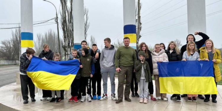 ოკუპანტების მიერ ხერსონიდან გატაცებული 24 ბავშვი უკრაინამ დაიბრუნა