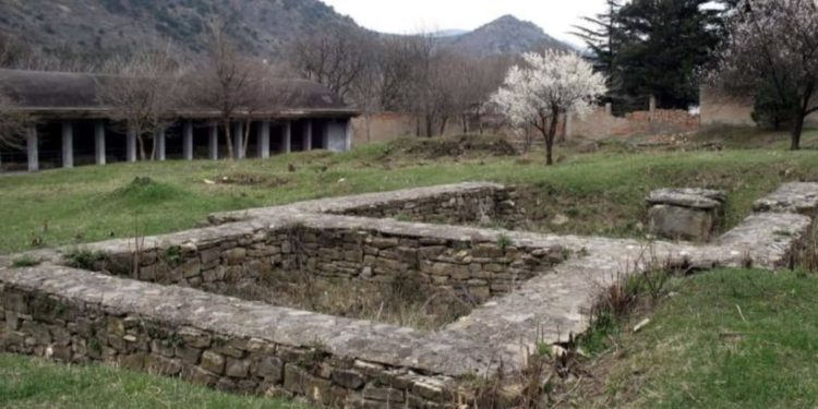 სერაფიტას საფლავის ქვა და ,,არმაზული დამწერლობა”