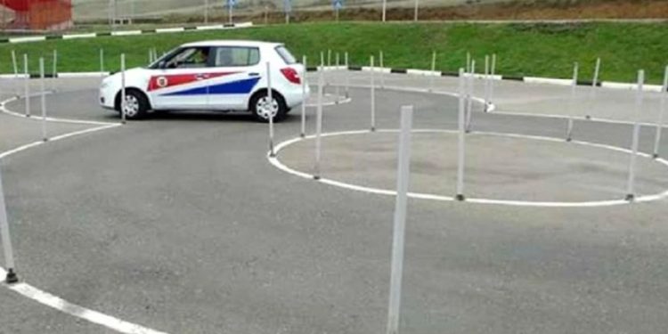 ახალგაზრდა, რომელიც გორში მართვის მოწმობის გამოცდას აბარებდა, გამომცდელს დაეჯახა