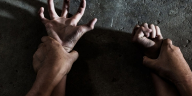 “თავად დავადექი თავზე, როდესაც მამა ჩემს დას აუპატიურებდა. ჩემი დისთვის მიშველება მინდოდა, მაგრამ მამამ მცემაო” – რას ჰყვება ადგილობრივი კახეთში მამის მიერ შვილის სავარაუდო გაუპატიურებაზე?