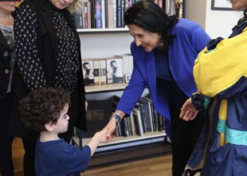 “პრეზიდენტმა გამოთქვა მზაობა, ჩაერთოს პროცესში” -პრეზიდენტი აქონდროპლაზიის დიაგნოზის მქონე ბავშვებს და მათ მშობლებს შეხვდა