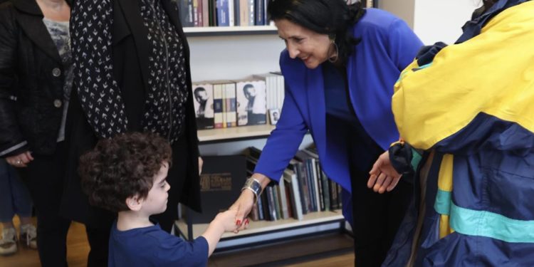 “პრეზიდენტმა გამოთქვა მზაობა, ჩაერთოს პროცესში” -პრეზიდენტი აქონდროპლაზიის დიაგნოზის მქონე ბავშვებს და მათ მშობლებს შეხვდა