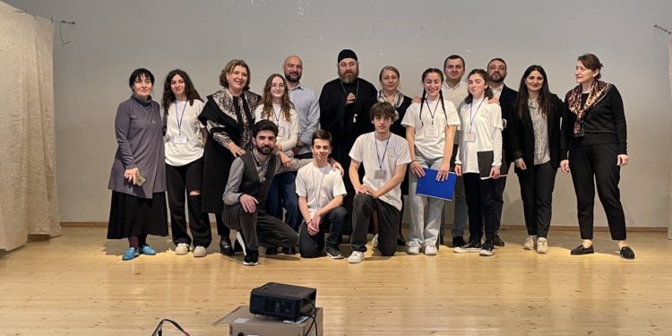 ახალგაზრდულმა მოძრაობა „დავითიანნმა“ მოზარდებს სასკოლო კლუბების დაფუძნებისა და მართვის შესახებ გადამზადება ჩაუტარა