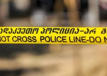 არასრულწლოვანზე სავარაუდო სექსუალურ ძალადობაში ეჭვმიტანილი მამა და კიდევ ერთი პირი დააკავეს