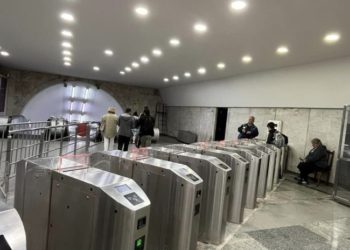 მეტროებში “ახმეტელის თეატრი”, “ვარკეთილი” და “დიდუბე” ვიწრო ტურნიკეტები დაიდგმება – კალაძე