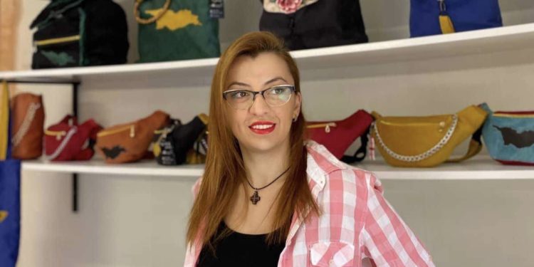 „ვცდილობთ, პატრიოტული ხაზით ვიმუშაოთ“ – ჩანთები, რომლებიც ქართულ თემატიკაზეა შექმილი