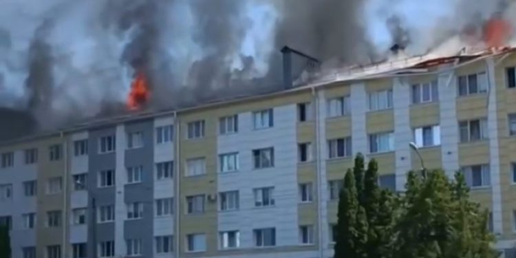 რუსეთში, ბელგოროდის ოლქის ქალაქ შებეკინოში ადმინისტრაციული შენობა იწვის