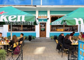 რესტორანი “რეტრო” 15-ვე თანამშრომელმა დატოვა