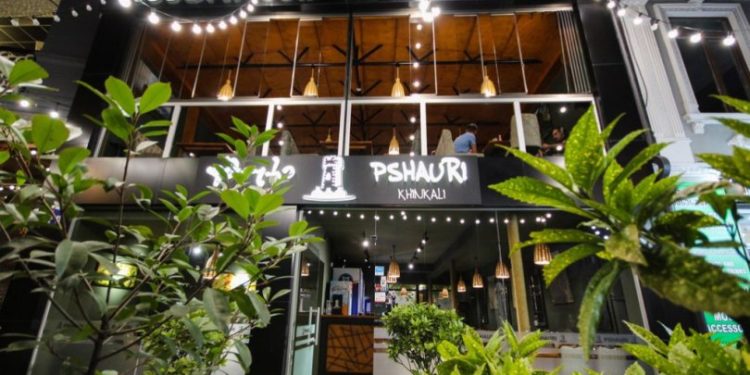 რესტორანი ფშაური რეტროდან წამოსულ თანამშრომლებს დასაქმებას სთავაზობს