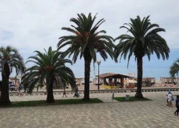 დროებით ოკუპირებულ აფხაზეთში, თავშეყრის ადგილებში საცურაო კოსტიუმით სეირნობისთვის 6 000 რუბლით დააჯარიმებენ