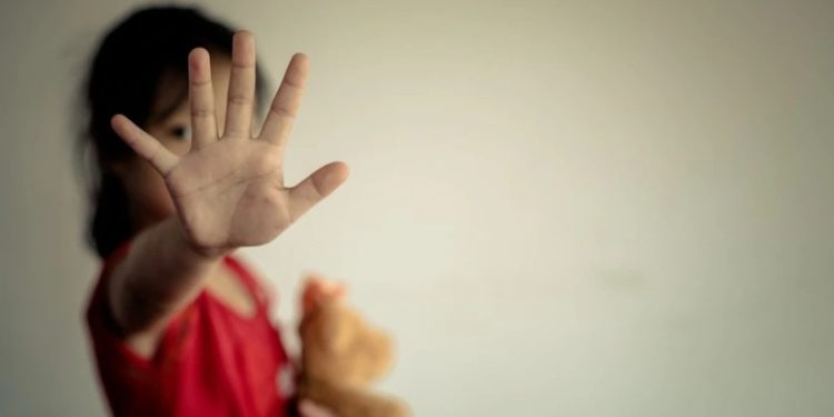 სექსუალური ძალადობა სმენის არმქონე  7 წლის გოგონაზე – საქმის დეტალები